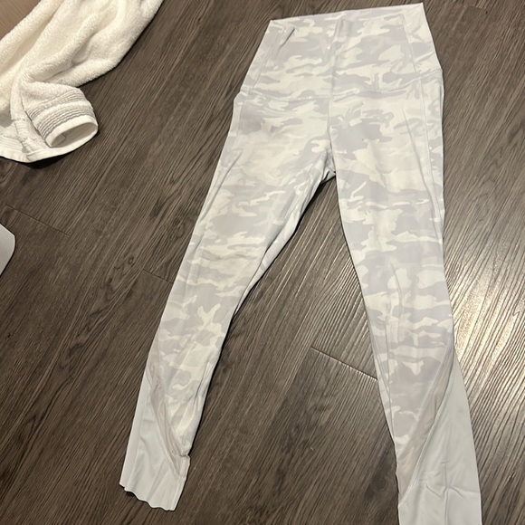 Light camo lulu lemon leggings - Picture 2 of 6